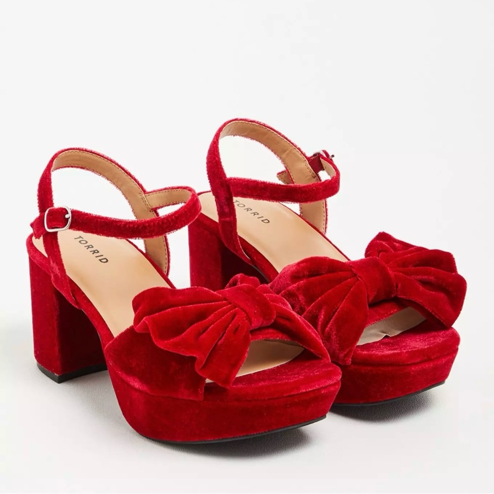 Bow Platform Heel Sandal (WW)